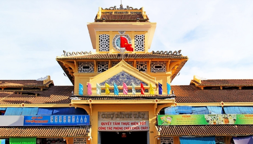 Chợ Bình Tây là chợ đầu mối bánh kẹo TPHCM