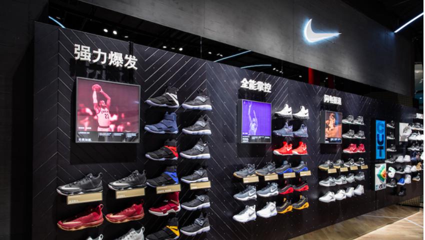 co-nen-nhap-giay-nike-trung-quoc.jpg