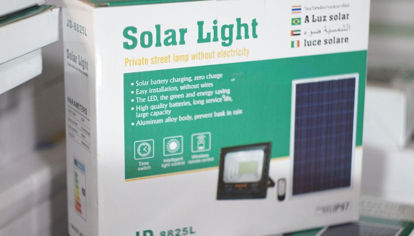Đèn pha LED năng lượng mặt trời 25W JD-8825L mẫu mới