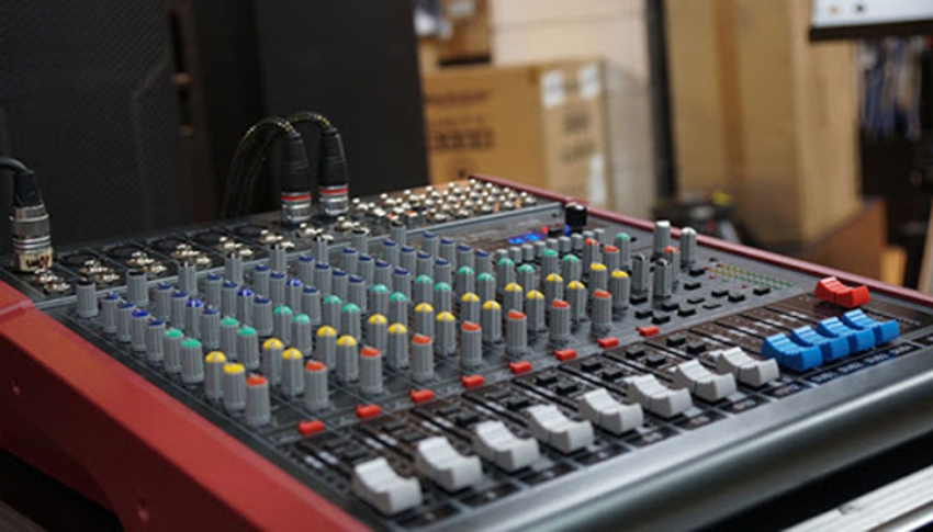 luu-y-khi-dat-mua-mixer-noi-dia-trung.jpg