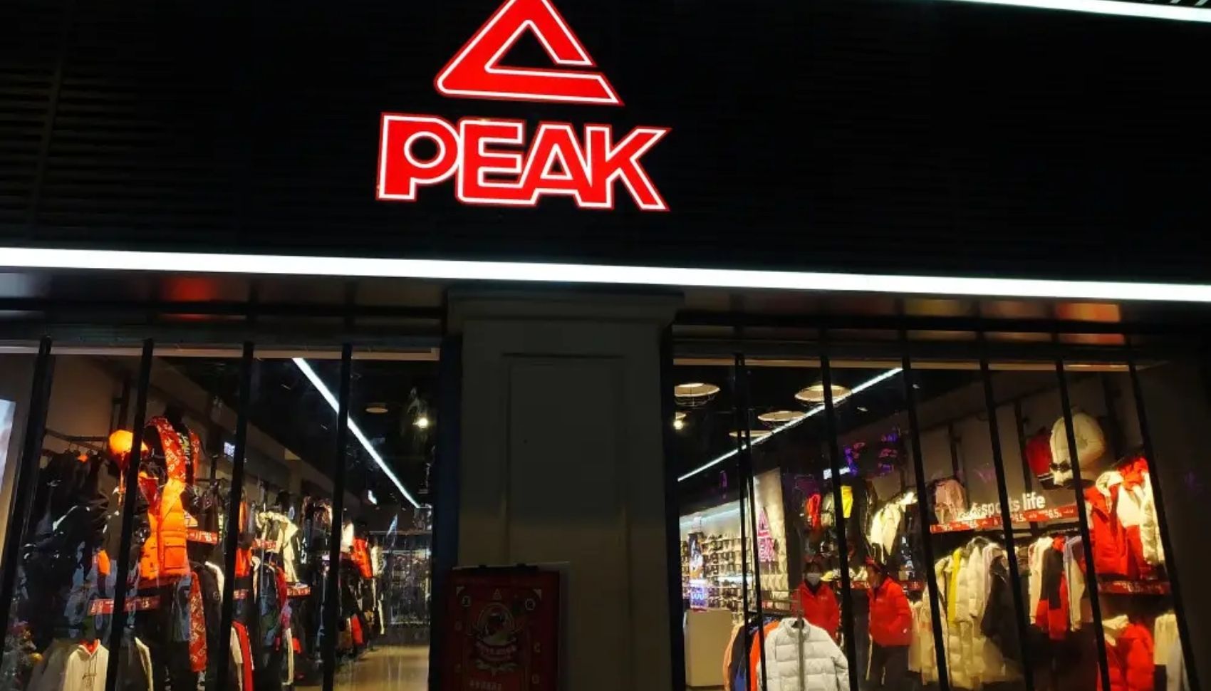 Hãng thời trang thể thao China Peak nổi tiếng